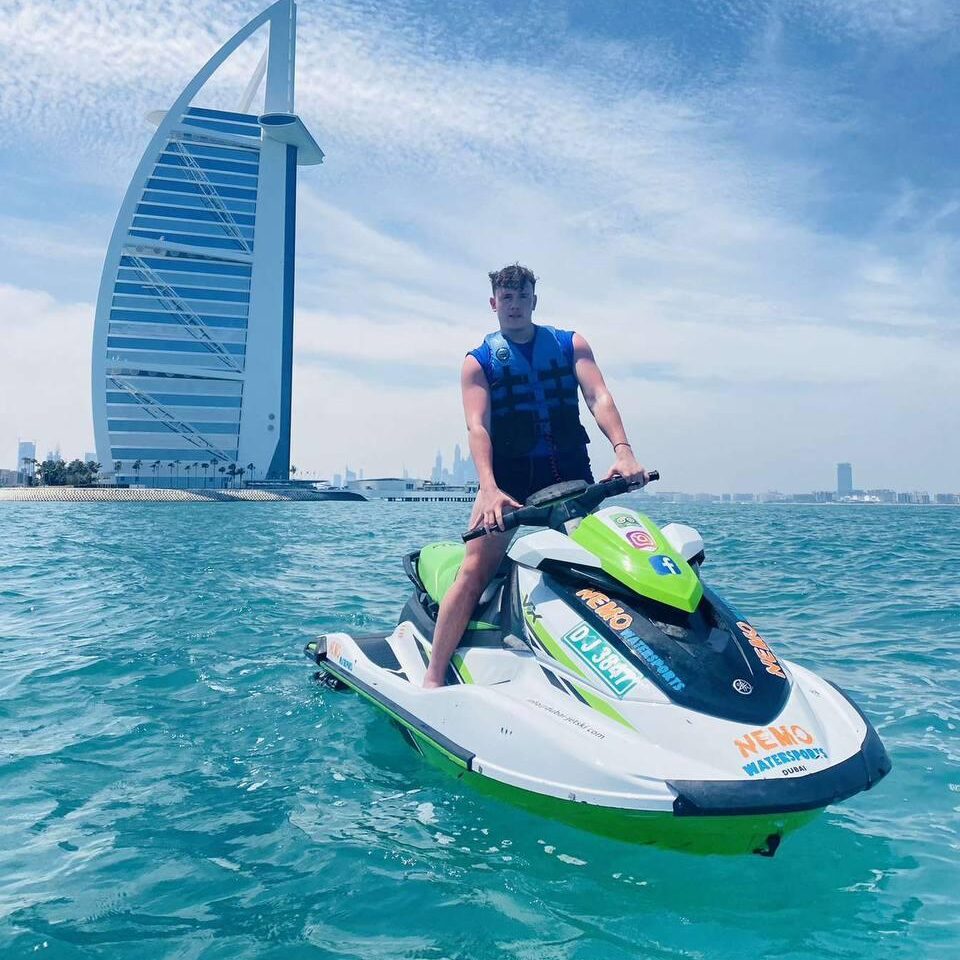 <div class="wrapper"> 		<div class="item1"> 			<div class="item__title">Member for:</div> 			<strong><span>3 months</span></strong> 		</div> 		<div class="item2"> 			<div class="item__title">Time spend:</div> 			<strong><span>30 min. pr. day</span></strong> 		</div> 		<div class="item3"> 			<div class="item__title">Start deposit:</div> 			<strong><span>300$</span></strong> 		</div> 		<div class="item4"> 			<div class="item__title">Current balance:</div> 			<strong><span>4.000$</span></strong> 		</div> 	</div>